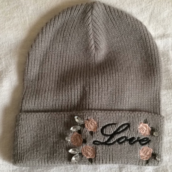 Betsey Johnson Accessories - Betsey Johnson “Love & Roses” Hat